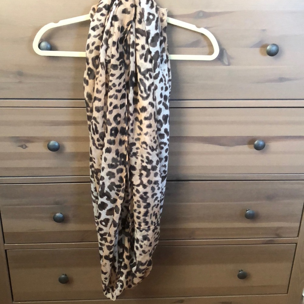 Leopard infinity scarf thin